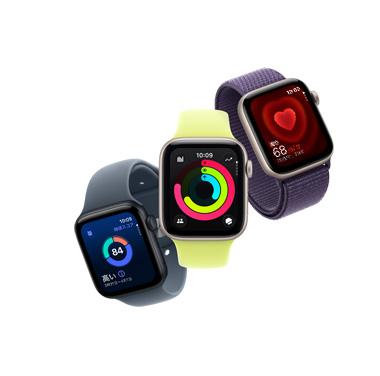 複数のApple Watch SEのデバイスが様々な方向を向いている
