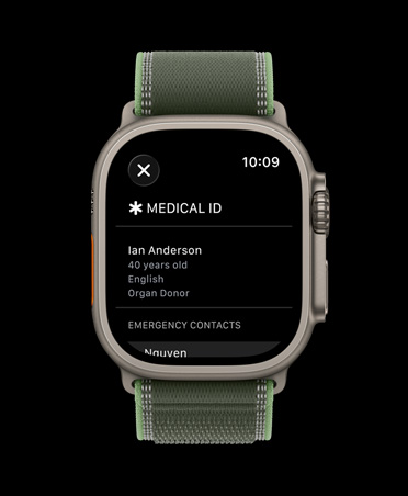 Apple Watch Ultra 3, finition naturelle, boîtier en titane, écran Fiche médicale, Boucle Trail, coloris vert/vert fluo