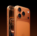 iPhone 17 Pro, kleur Kosmisch Oranje, schuin zijaanzicht van achterkant, Pro Fusion-camerasysteem in plateau aan de bovenkant, knop voor Cameraregelaar, schuin zijaanzicht van voorkant met all-screendesign, Actieknop en volumeknoppen